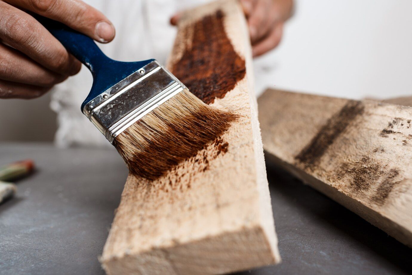 close-up-photo-painting-wood-brown-color_176420-4774.jpg